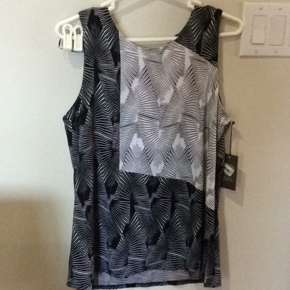 VINCE CAMUTO SLEEVELESS TOP black & white